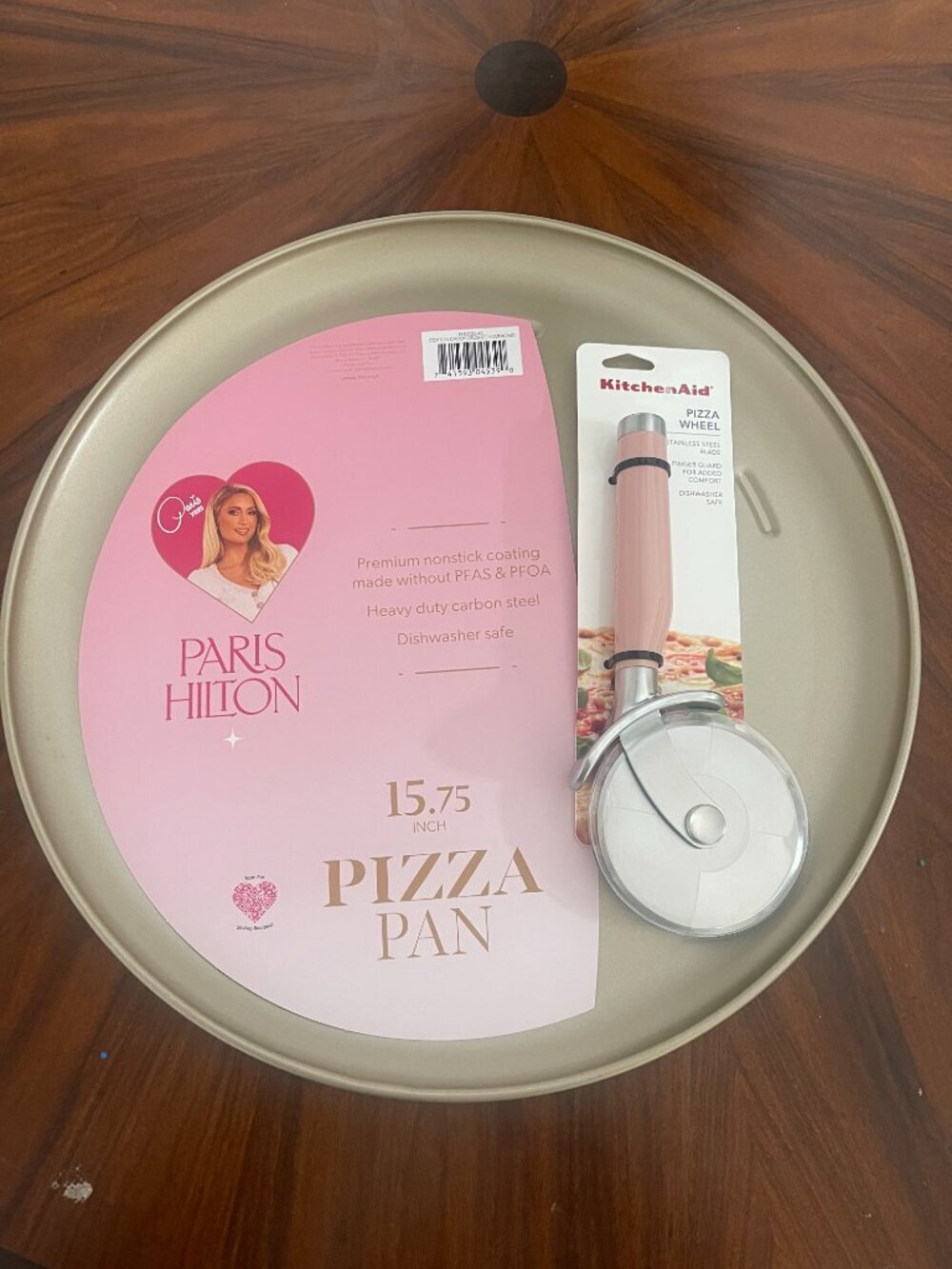“That’s Hot” Mother’s Day Pizza Set 🍕 Paris Hilton Pan + KitchenAid Cutter - Picture 2 of 7